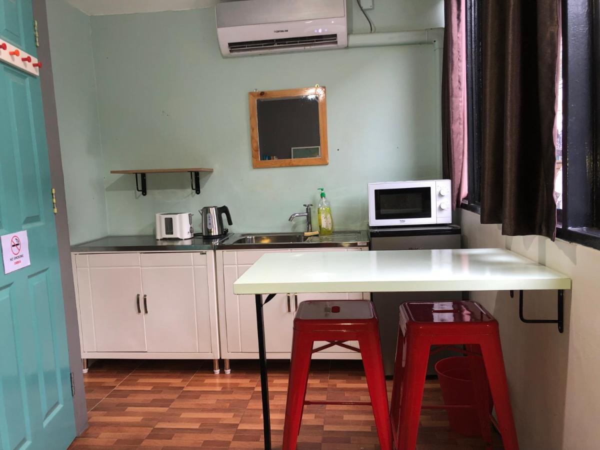 Miku Guesthouse Bangkok Exterior foto