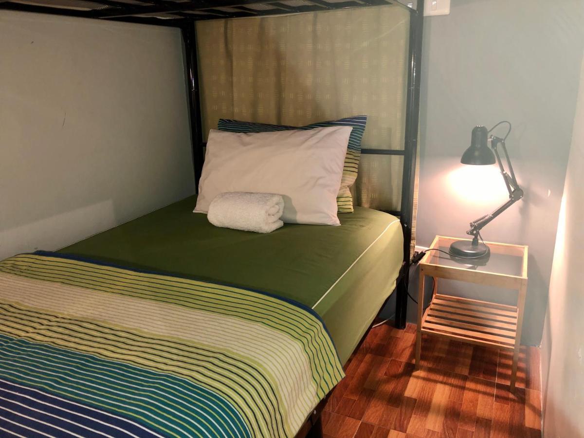 Miku Guesthouse Bangkok Exterior foto