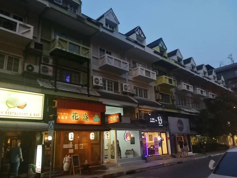 Miku Guesthouse Bangkok Exterior foto