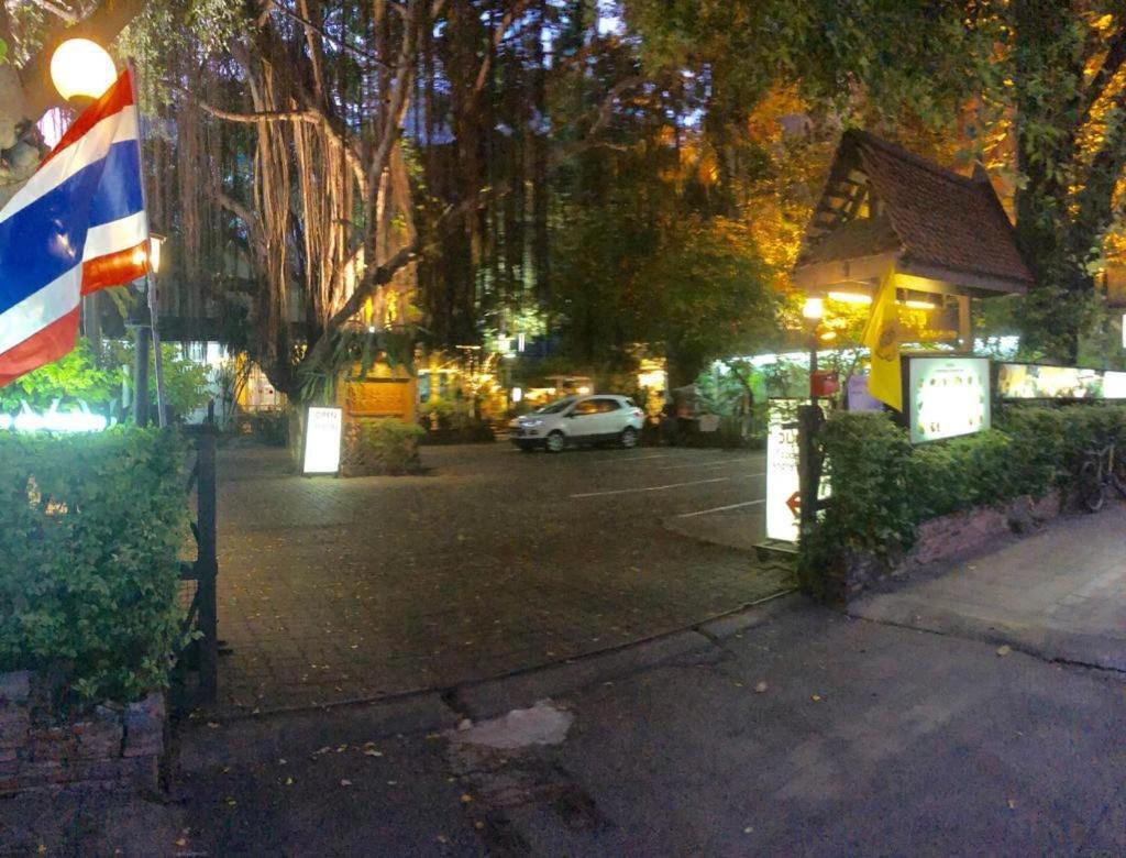 Miku Guesthouse Bangkok Exterior foto