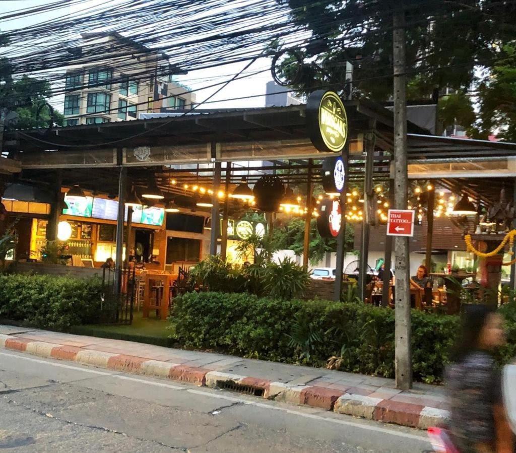 Miku Guesthouse Bangkok Exterior foto